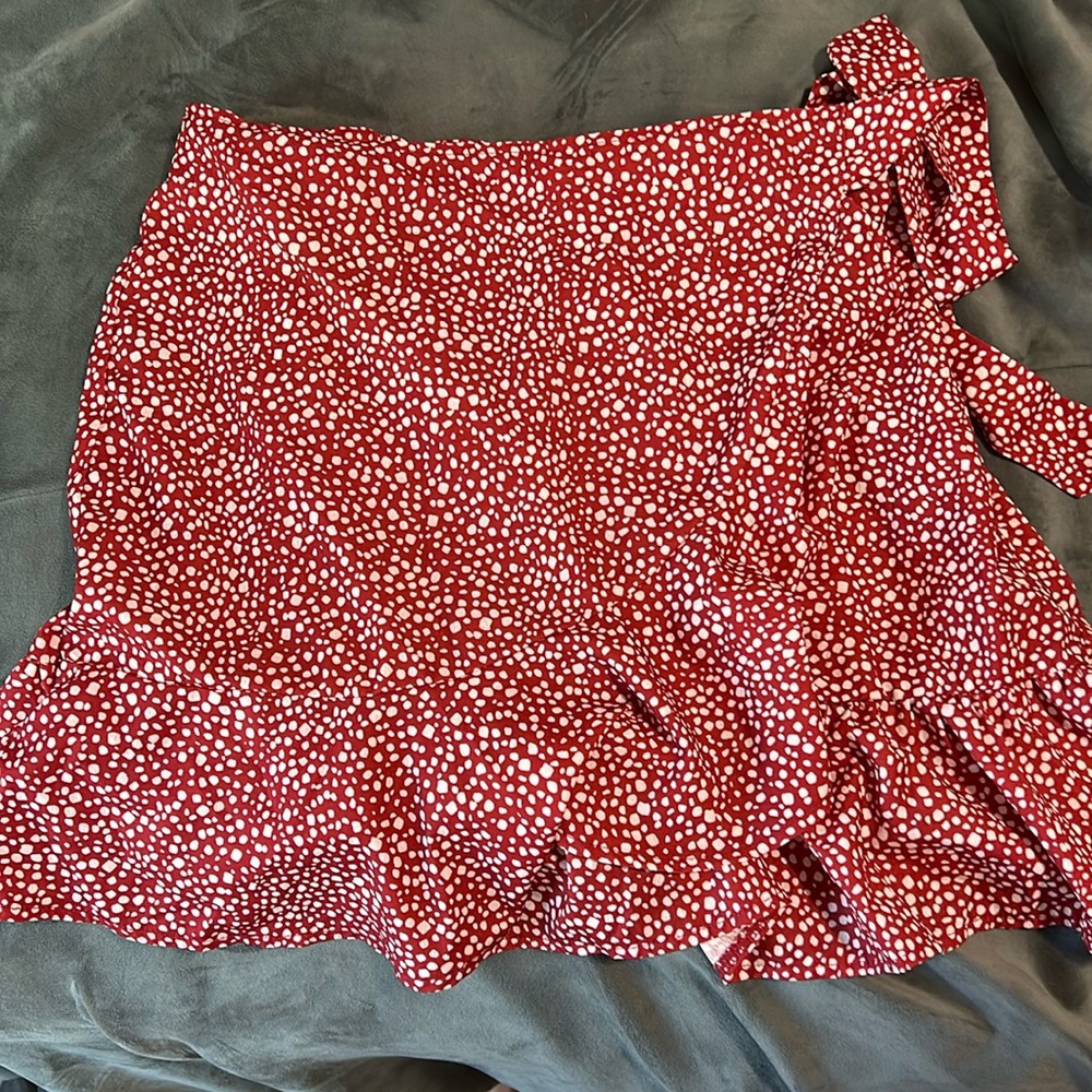 Red and white wrap skirt size xL. No tears or stains.